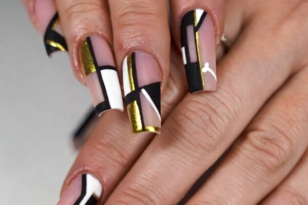A beautifully curated collection of 16 stunning press on nail designs showcasing effortless salon-quality style from bold geometric patterns and delicate floral botanicals to seamless ombré gradients holographic chrome finishes jeweled embellishments and seasonal themes offering endless inspiration for elevating your everyday look with perfectly polished and long-lasting press on nails.