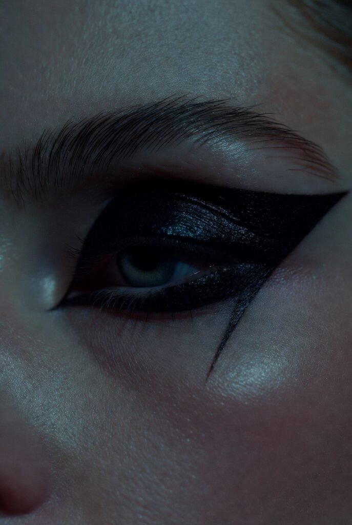 11. Metallic Foil Eyeliner: Glamorous, Reflective, and Festive