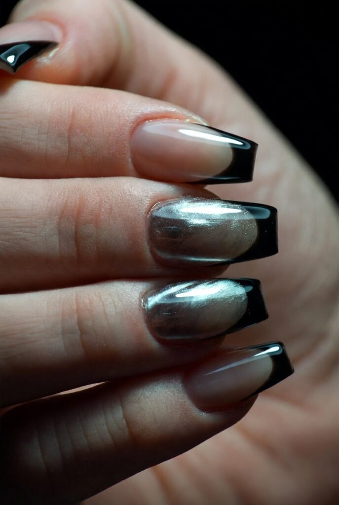 Black Tips with Chrome Mirror Powder for a Liquid Metal Look