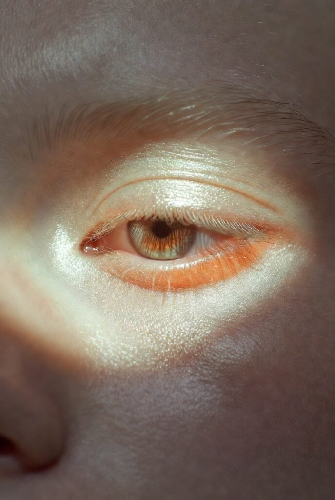 Peach Halo Eye With Champagne Center