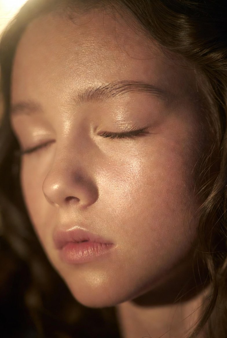 Natural prom makeup look featuring glowing skin, soft blush, neutral eyeshadow, and fluttery lashes for effortless, radiant prom beauty inspiration.