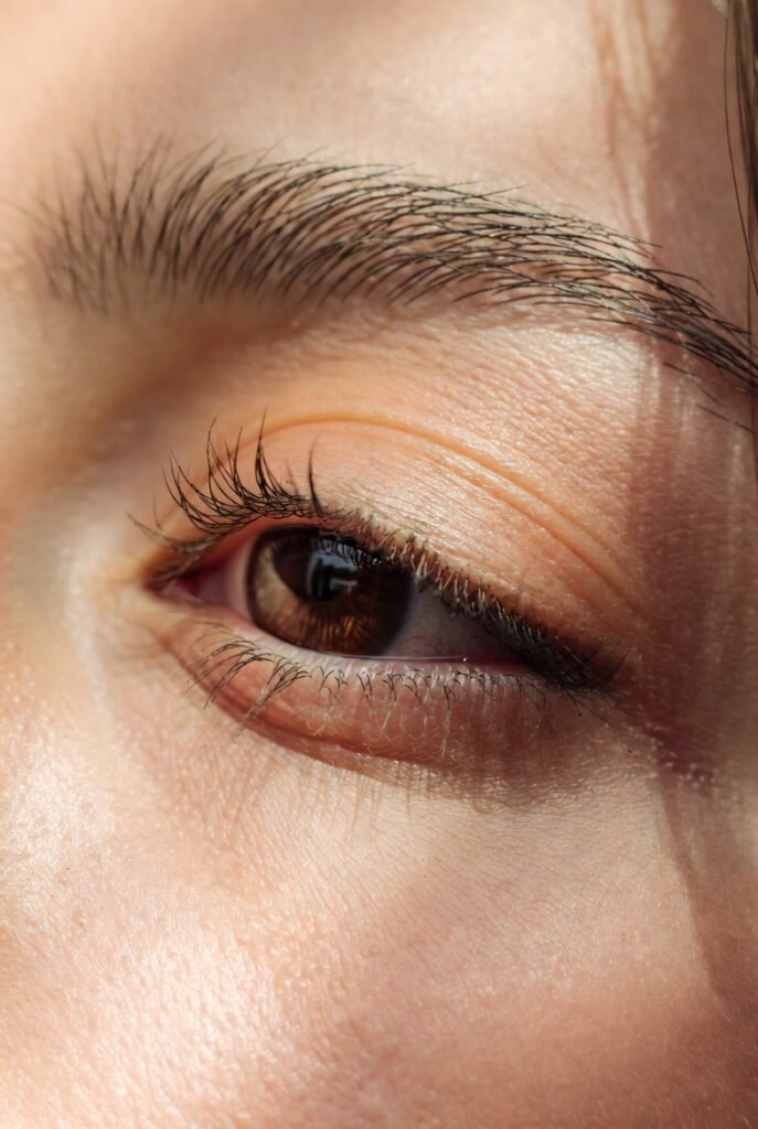 Thin, Precise Eyeliner That Vanishes Into Lashes